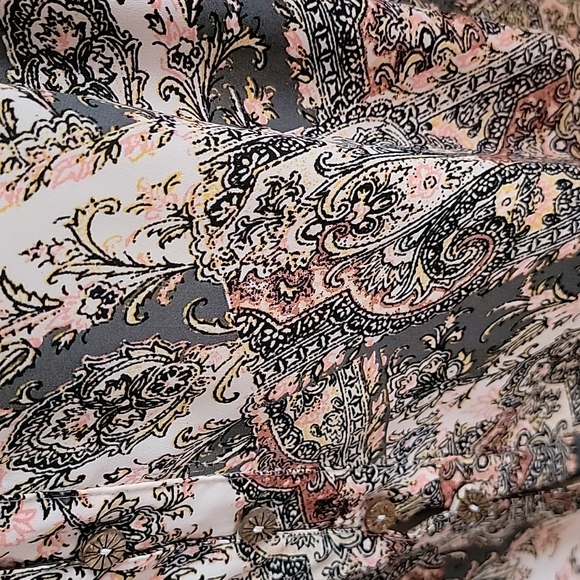 Gimmicks Top - Picture 2 of 4